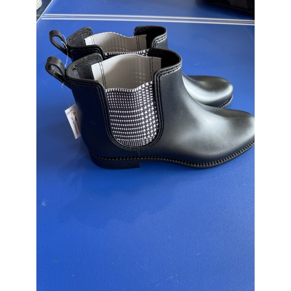 Woman Ferrera Couture Black Slip In Rain Boots Size 8 missing 1 Inside Sole Pad